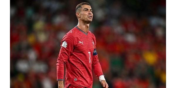 Kahden suuruuden toisistaan poikkeavat tarinat: Cristiano Ronaldon välirikko Portugalin maajoukkueen kanssa Kahden suuruuden toisistaan poikkeavat tarinat: Cristiano Ronaldon välirikko Portugalin maajoukkueen kanssa